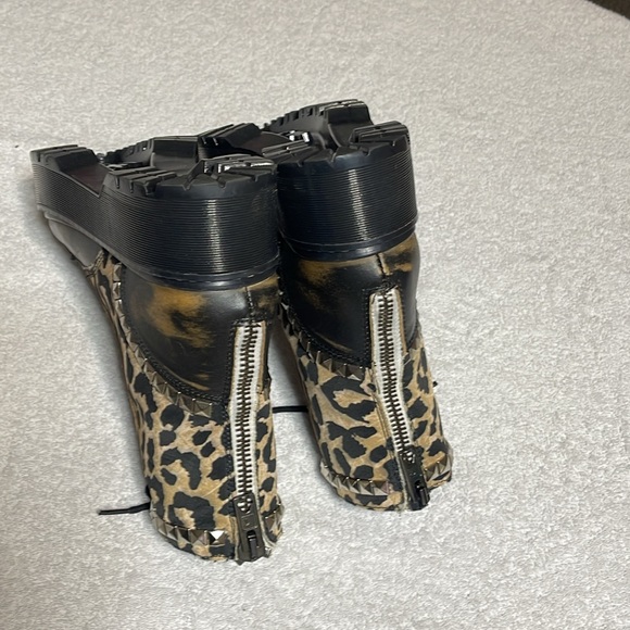 Steve Madden Activated Lace-Up Boot in Leopard Size 9 Like 🆕 - Picture 9 of 14